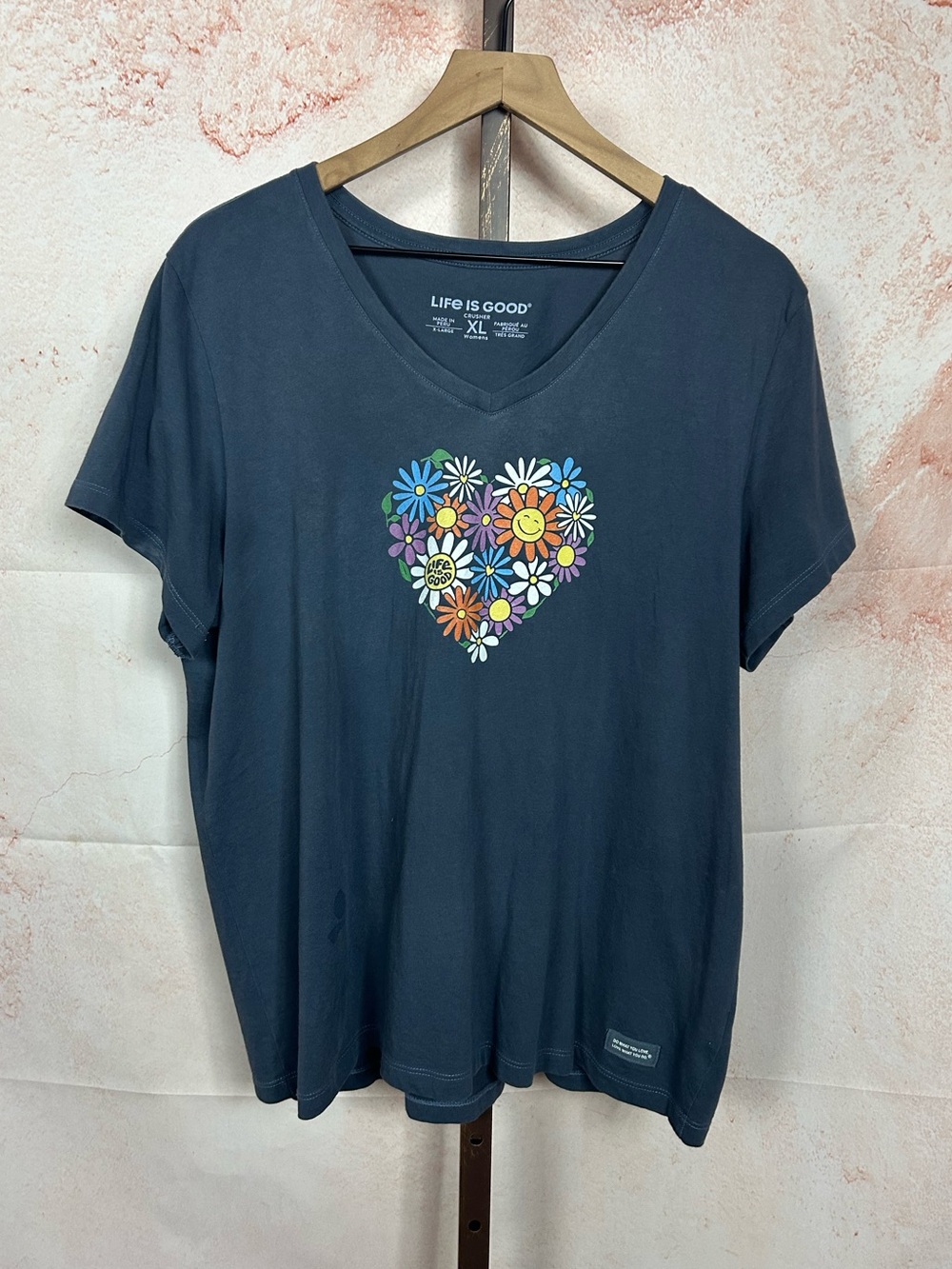 LIFE IS GOOD retro floral heart crusher tee size XL v-neck t-shirt top